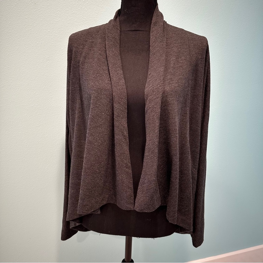 Eddie Bauer open front crop knit cardigan. Hi low silhouette.
